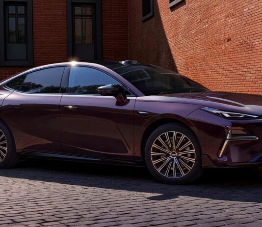 Nuova Geely Galaxy Starshine 8: la berlina si aggiorna e propone 1.725 km di autonomia Geely Galaxy Starshine 8
