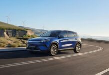 BYD sorpassa Tesla nel Regno Unito: è il marchio elettrico più venduto nel 2026 BYD Atto 3 EVO