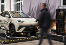 BYD risponde a chi chiama le auto elettriche “lavatrici” e il video diventa virale BYD auto elettriche lavatrici