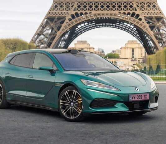 Denza porta la Z9GT in Europa, ma il divario di prezzo con la Cina è enorme Denza Z9GT