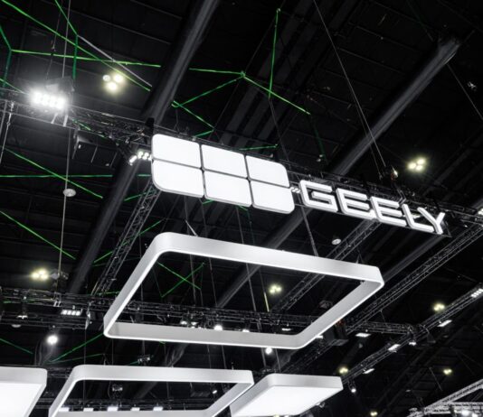 Geely vuole raddoppiare i modelli in Europa e ha già cambiato metodo Geely logo