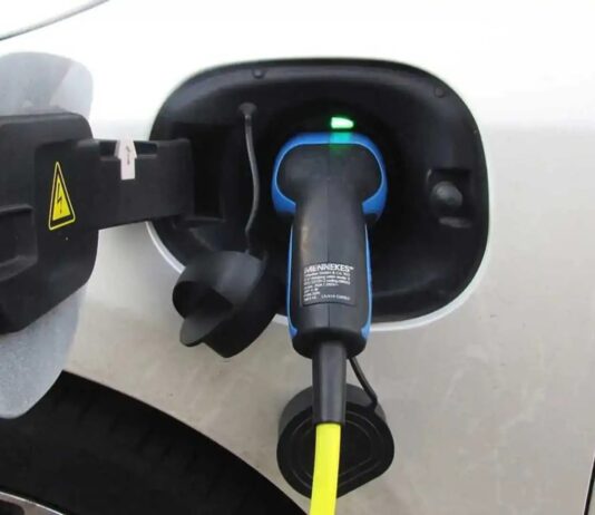 Auto elettriche: la ricarica costa fino al 53% in meno rispetto a diesel e benzina Ricarica auto elettriche